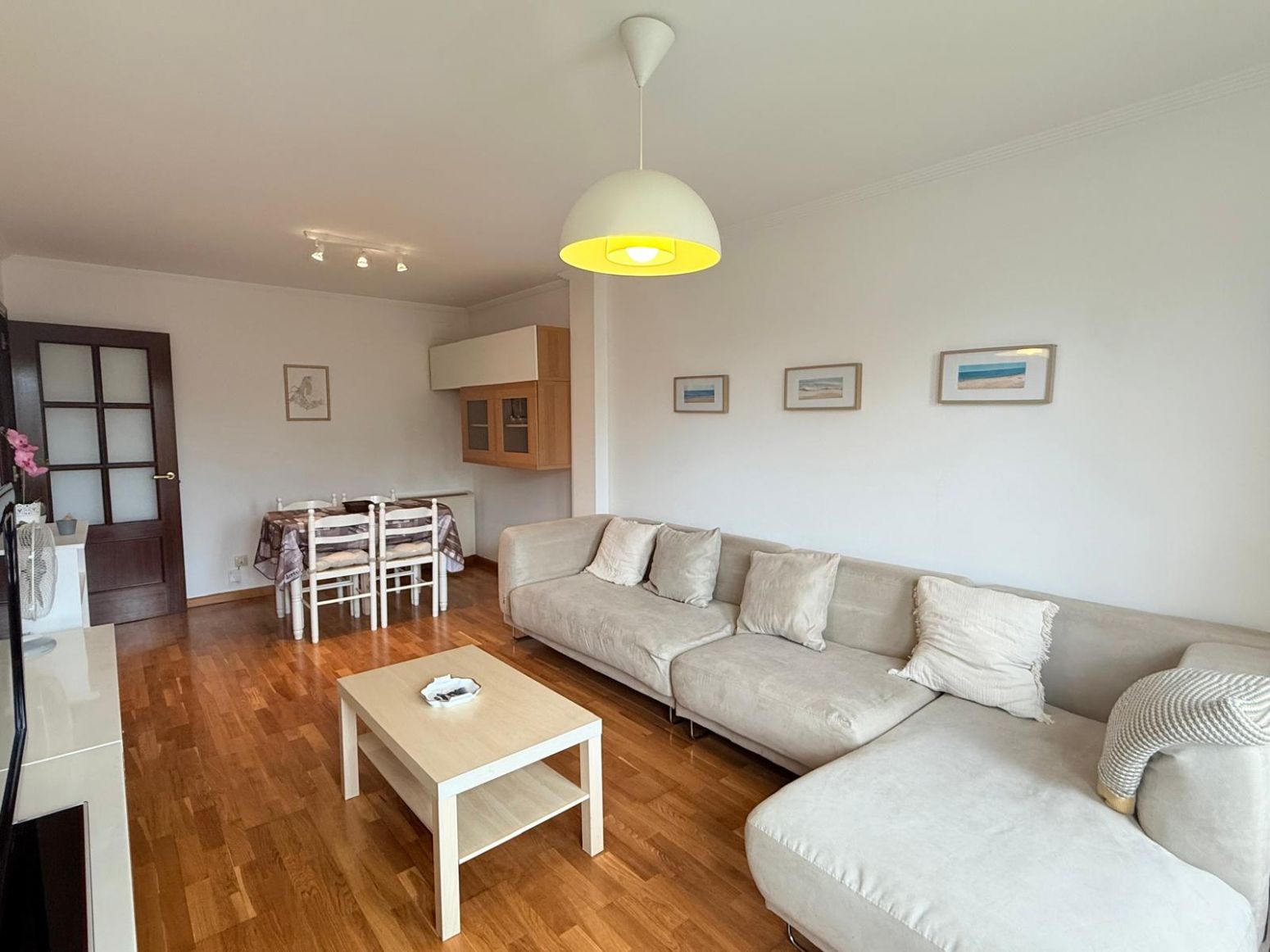 Living room of Flat for sale in Avilés  with Heating, Parquet flooring and Furnished