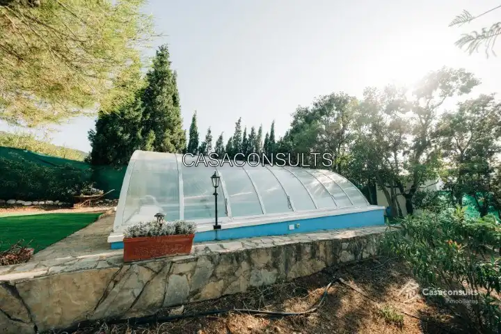 Jardí de Casa o xalet en venda en Sierra Engarcerán amb Aire condicionat, Calefacció i Jardí privat