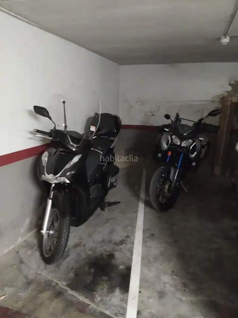 Moto en alquiler en Carrer de la Marina 6, imagen 2