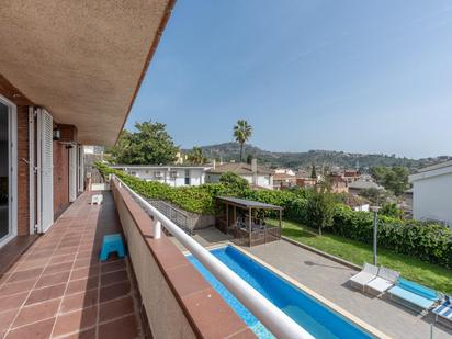 Piscina de Casa o xalet en venda en Sant Just Desvern amb Aire condicionat, Calefacció i Jardí privat