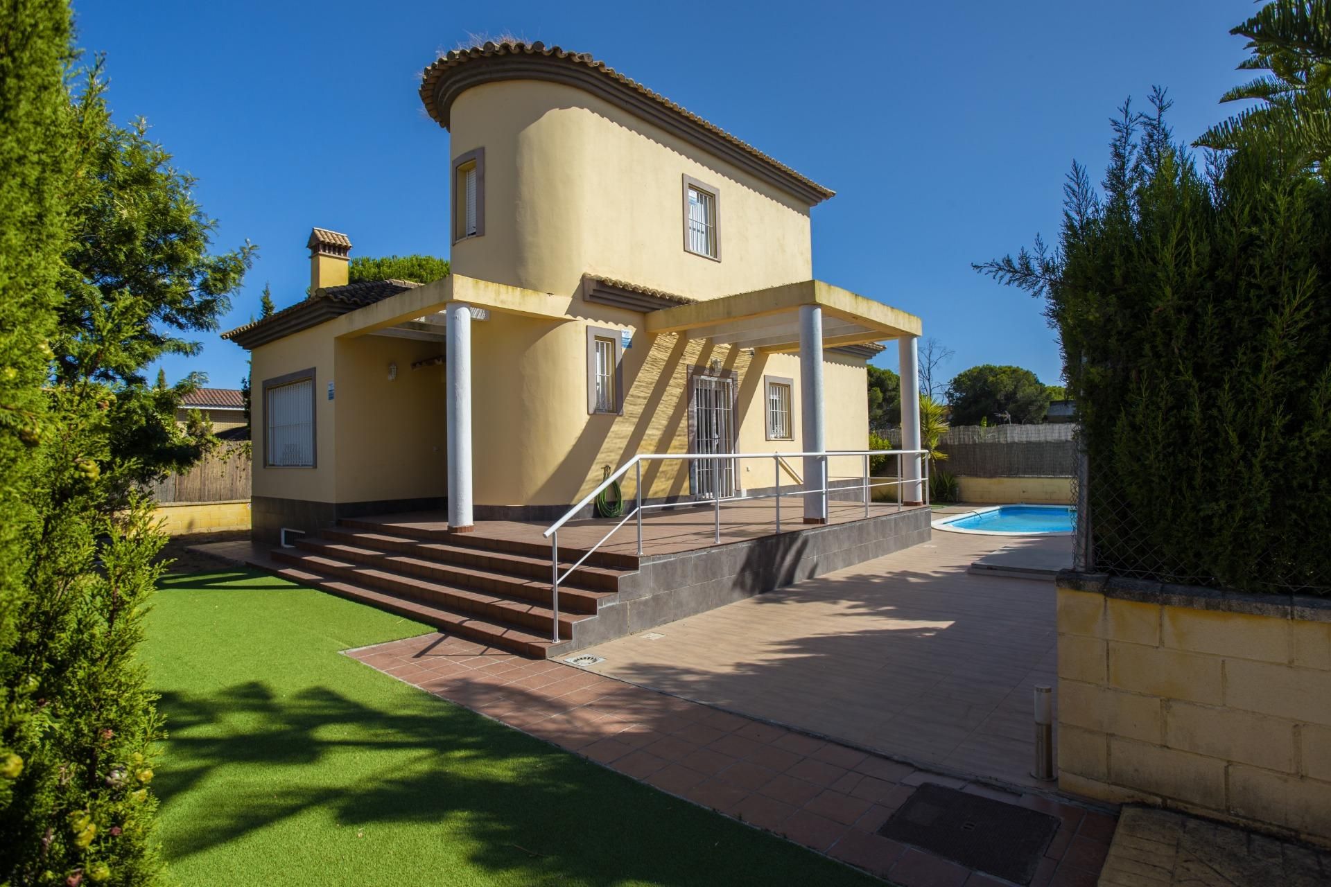 Exterior view of House or chalet for sale in Isla Cristina  with Air Conditioner, Heating and Private garden