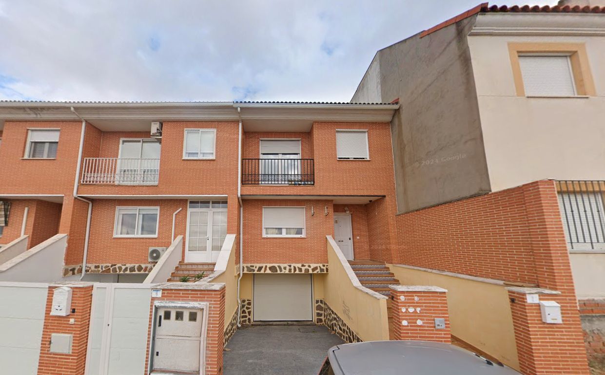 Exterior view of Single-family semi-detached for sale in Ciruelos  with Private garden