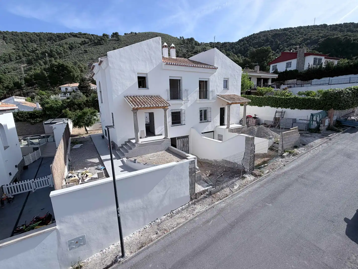 Vista exterior de Casa o xalet en venda en Padul amb Jardí privat, Piscina i Balcó