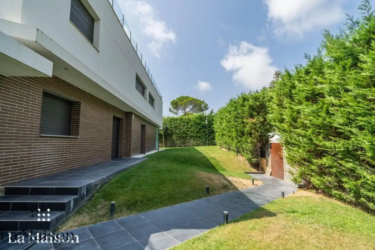 Vista exterior de Casa o chalet en venta en Sant Andreu de Llavaneres con Aire acondicionado, Calefacción y Jardín privado