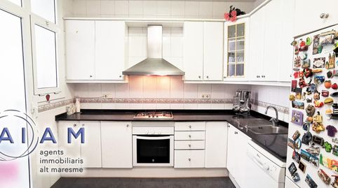 Edificio con local comercial y vivienda tipo dúplex en venta en carrer Església, Calella, imagen 3