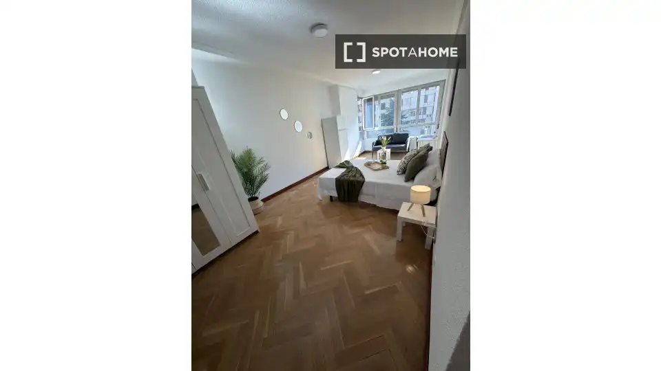 Bedroom of Flat for rent in Madrid  with Air Conditioner, Heating and Furnished