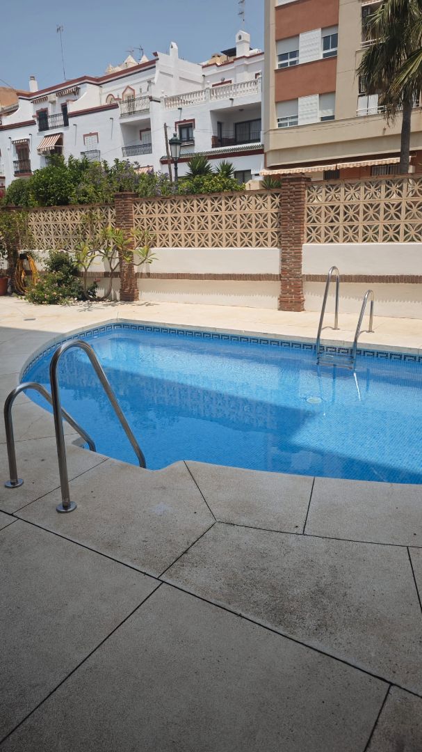 Piscina de Pis en venda en Nerja amb Aire condicionat, Terrassa i Moblat