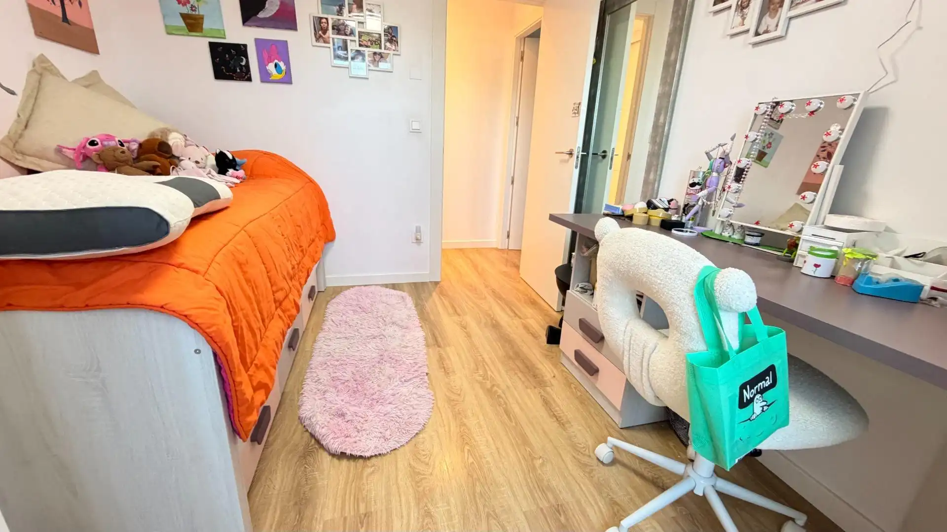 Schlafzimmer von Dachboden zum Verkauf in Elche / Elx mit Heizung, Terrasse und Abstellraum