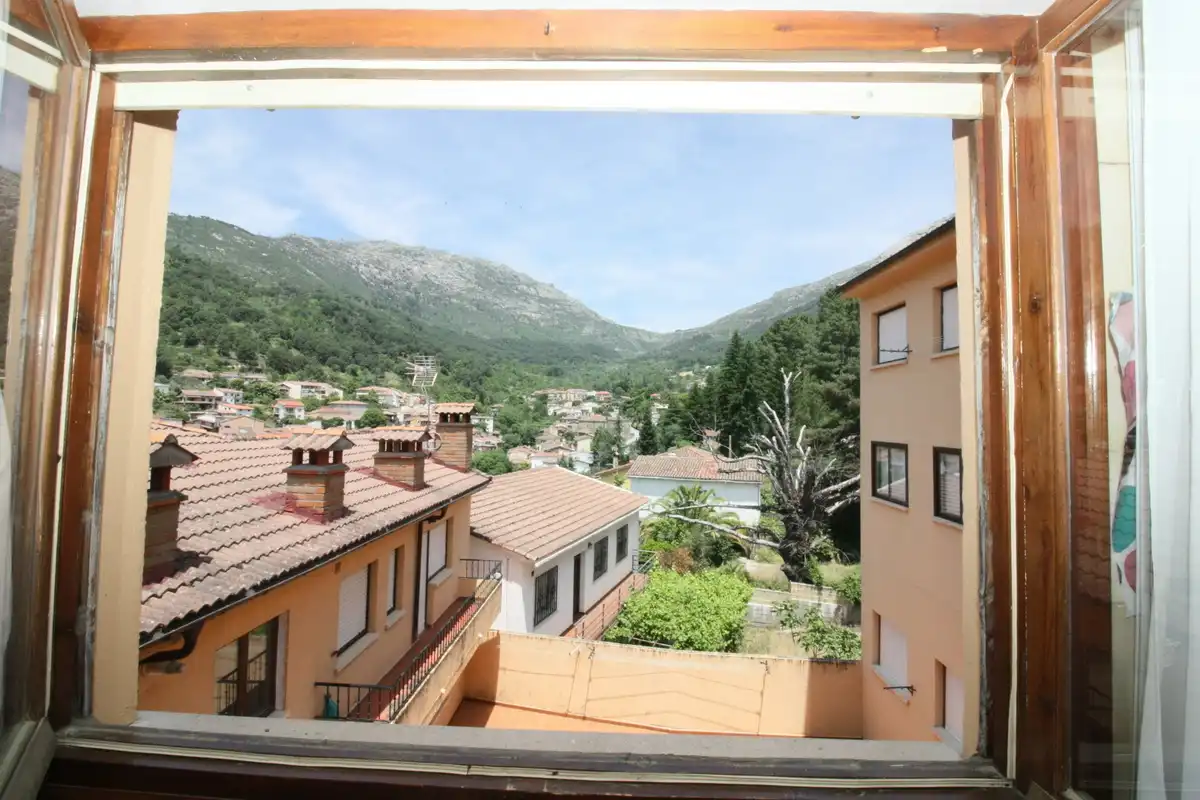 Vista exterior de Pis en venda en Cuevas del Valle amb Calefacció, Traster i Moblat