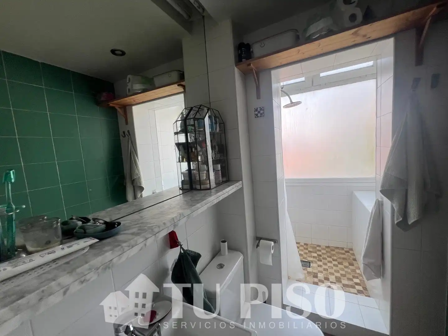 Baño de Piso en venta en Madrid con Calefacción, Terraza y Amueblado