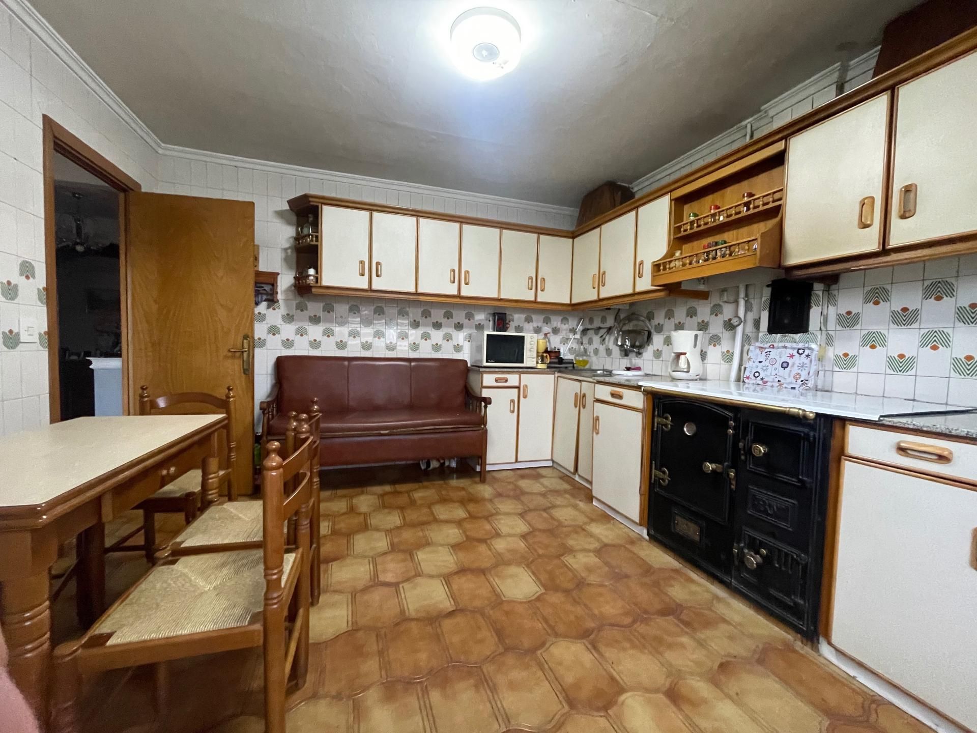 Cuina de Casa o xalet en venda en Arganza amb Calefacció