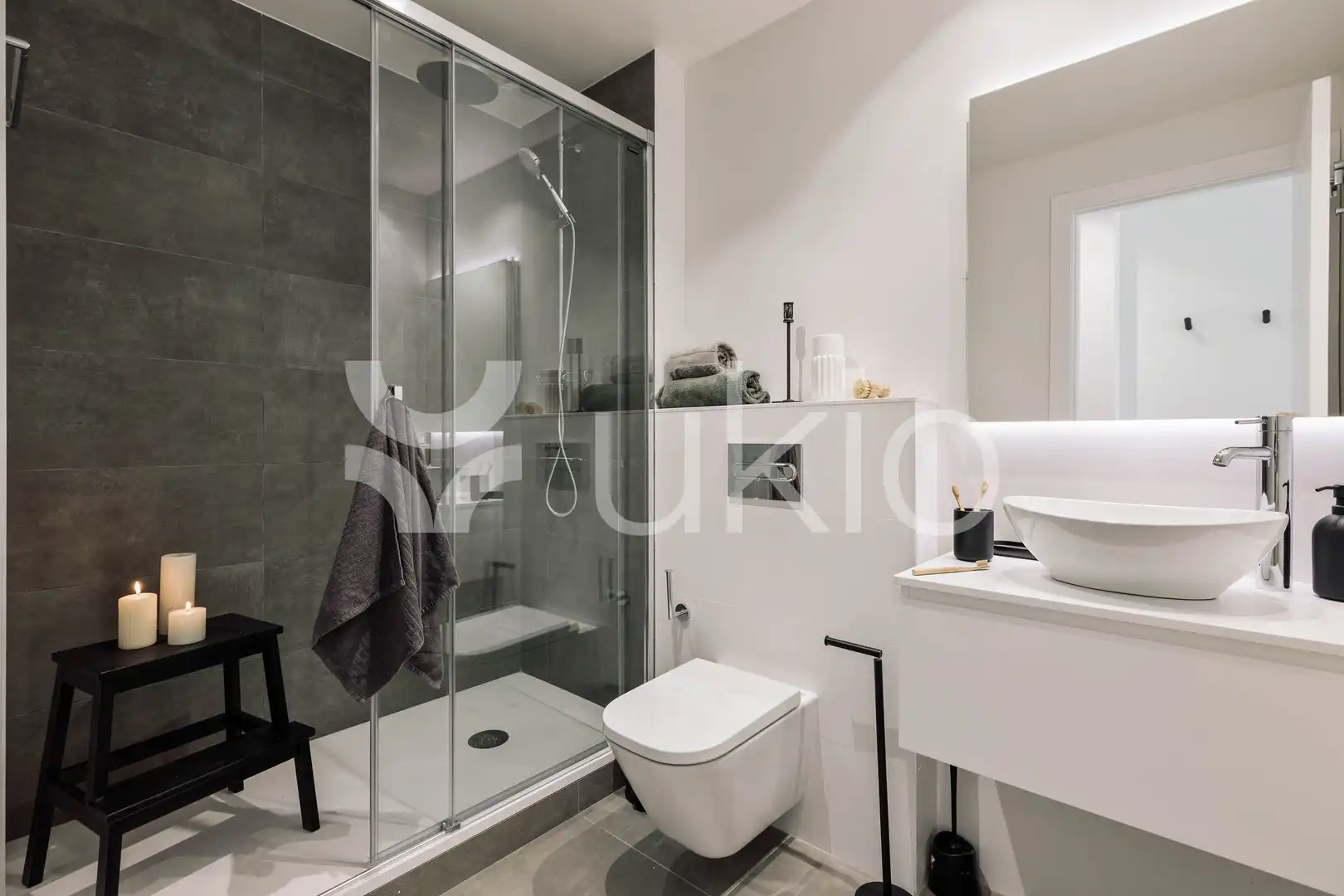 Baño de Apartamento de alquiler en Barcelona con Aire acondicionado, Calefacción y Terraza