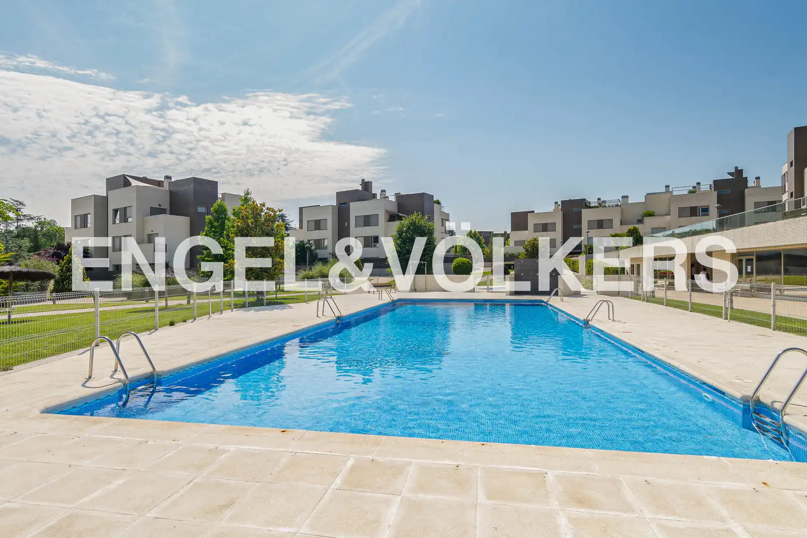 Piscina de Ático de alquiler en Pozuelo de Alarcón con Calefacción, Jardín privado y Terraza
