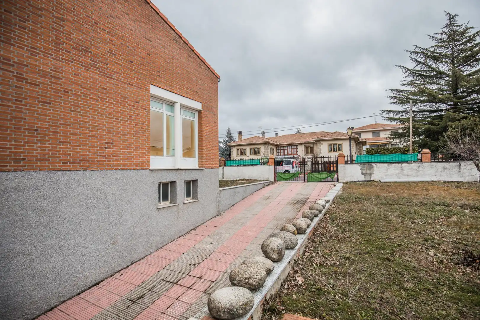 Außenansicht von Geschaftsraum zur Miete in Ávila mit Klimaanlage und Terrasse