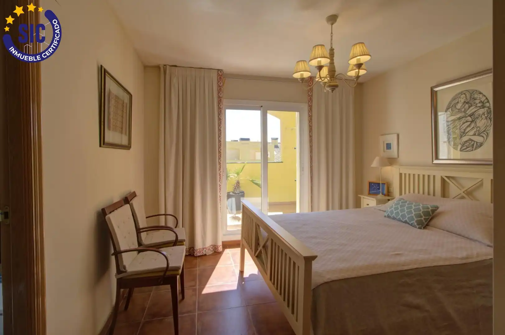 Dormitori de Casa adosada en venda en Sagunto / Sagunt amb Aire condicionat, Calefacció i Jardí privat
