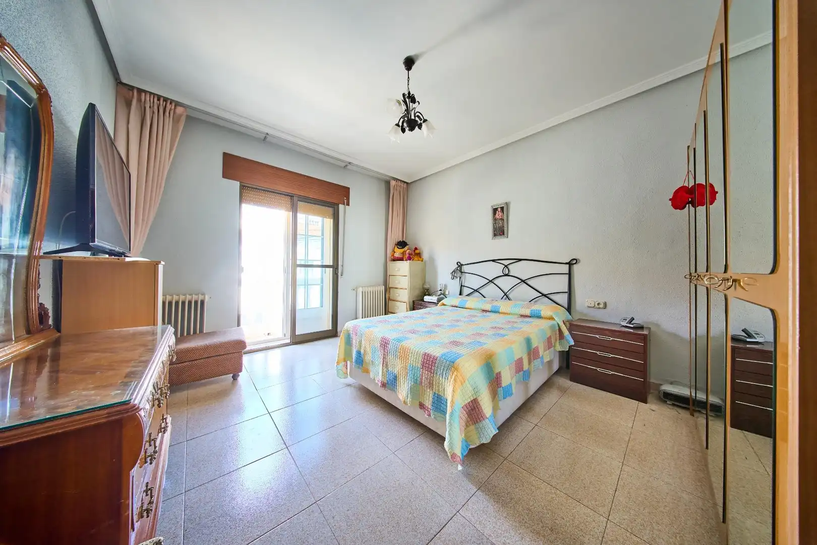 Habitación de Casa adosada en venta en Baza con Calefacción, Terraza y Trastero