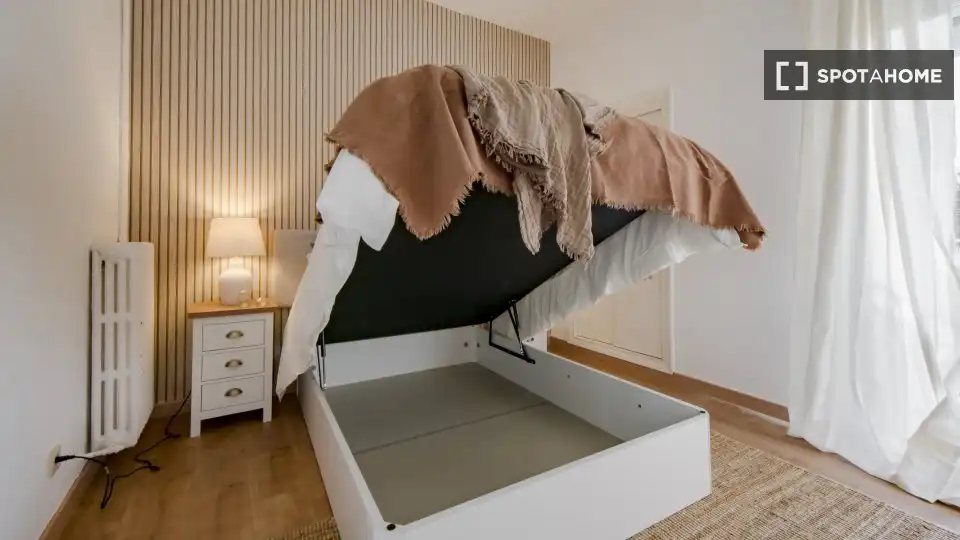 Habitación de Piso de alquiler en Madrid con Aire acondicionado, Calefacción y Amueblado