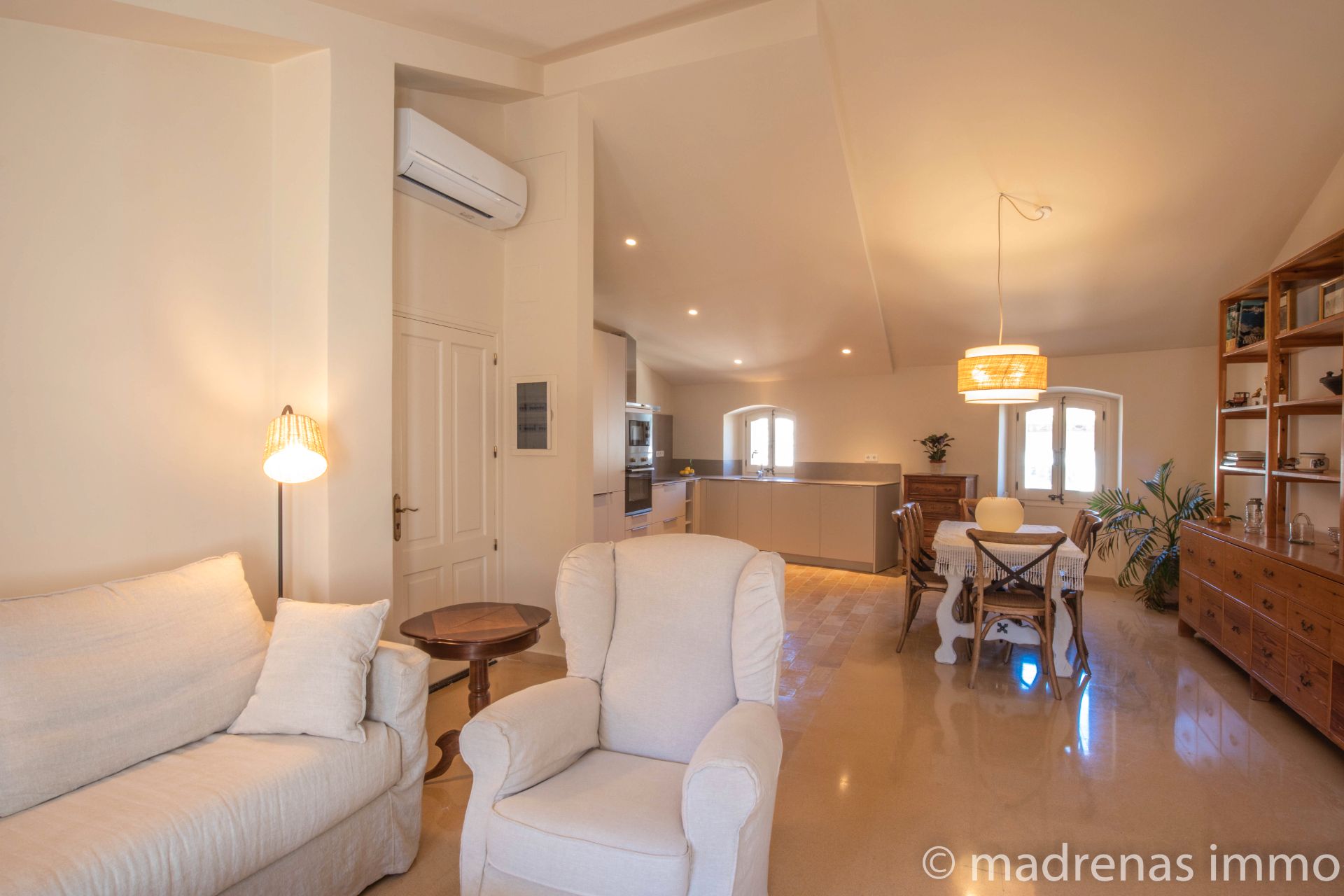 Sala d'estar de Àtic de lloguer en Ventalló amb Aire condicionat, Calefacció i Terrassa