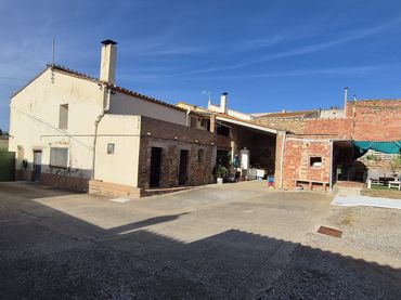 Maison rustique avec jardin à vendre à Cruïlles, Monells I Sant Sadurní de L'Heura