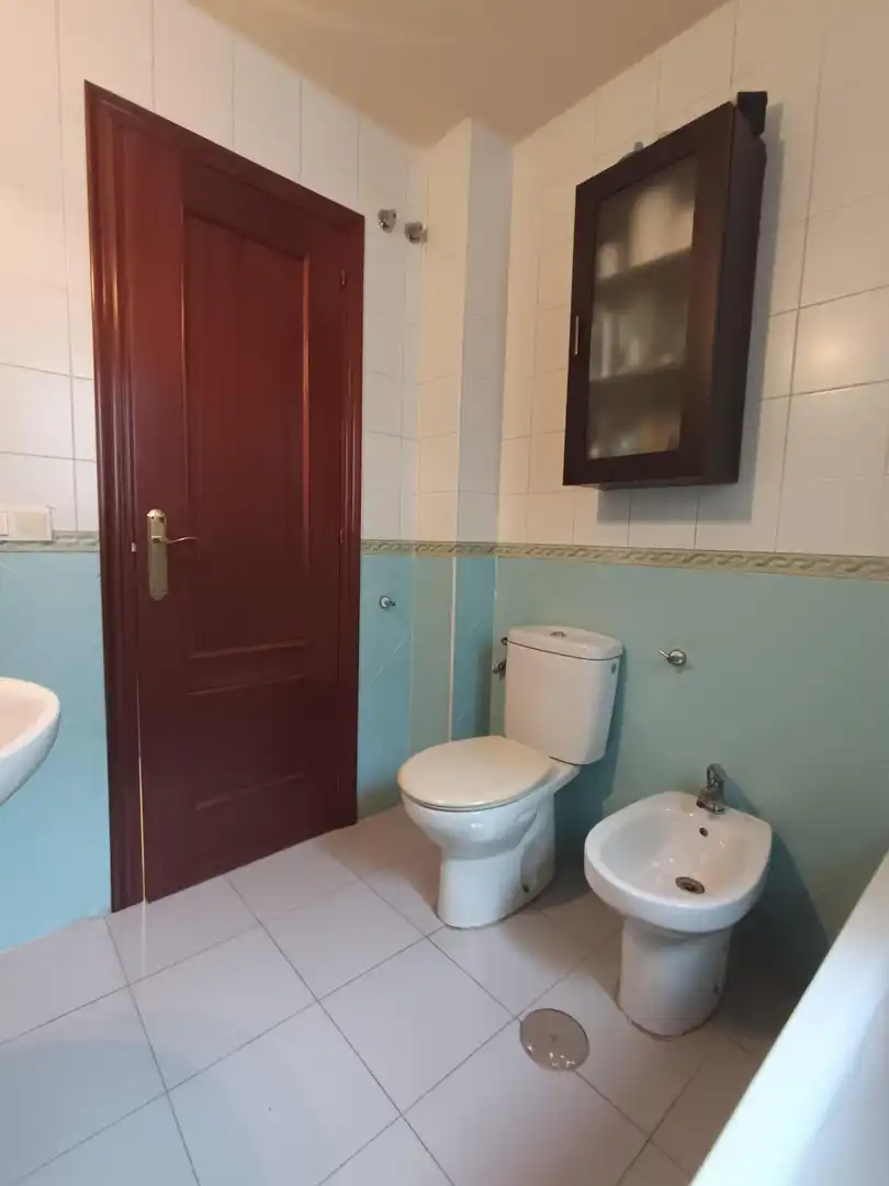 Baño de Piso en venta en La Algaba con Aire acondicionado
