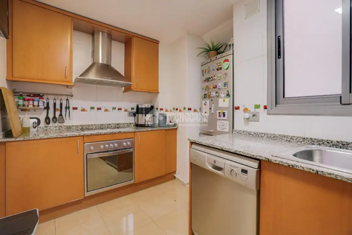 Küche von Wohnung zum Verkauf in Sant Boi de Llobregat mit Klimaanlage, Heizung und Terrasse