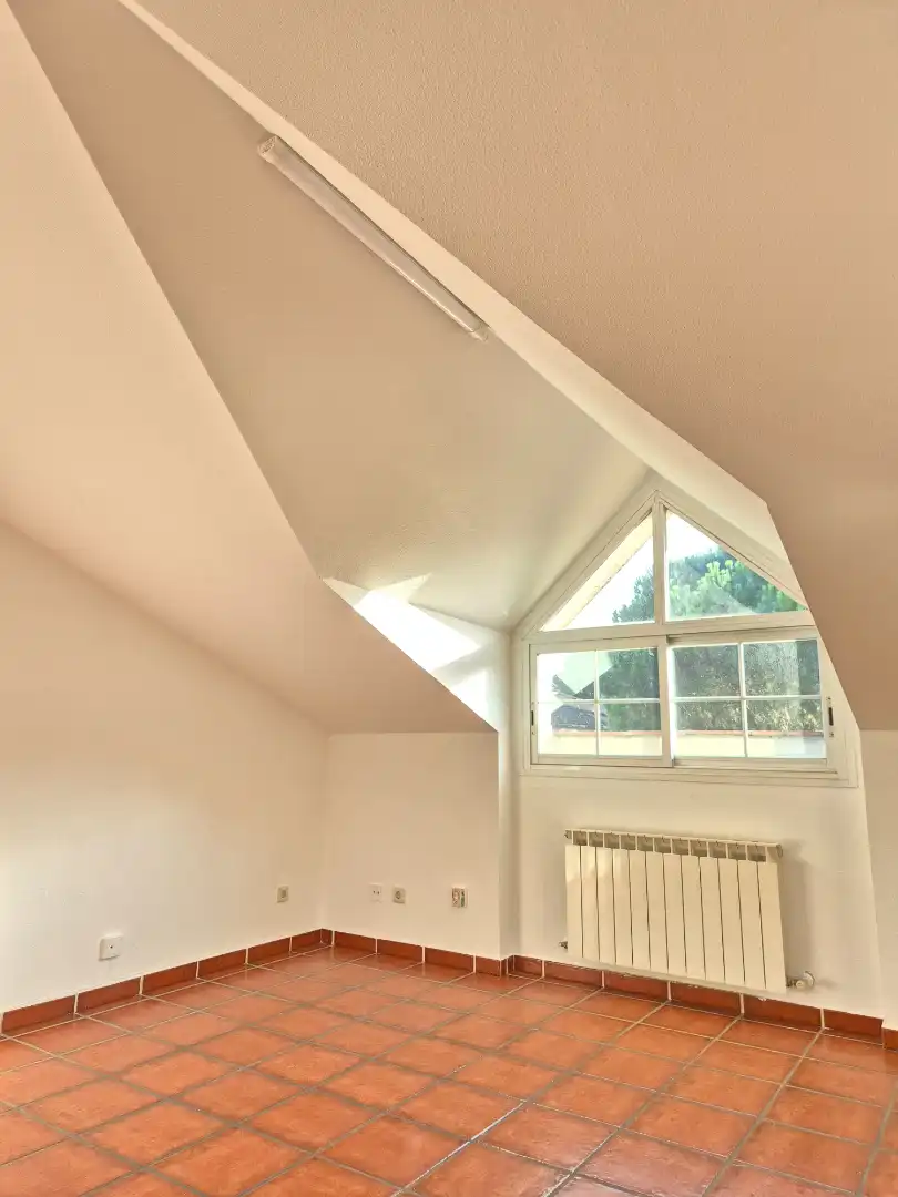 Wohnung zur Miete in Las Rozas de Madrid mit Klimaanlage, Heizung und Terrasse