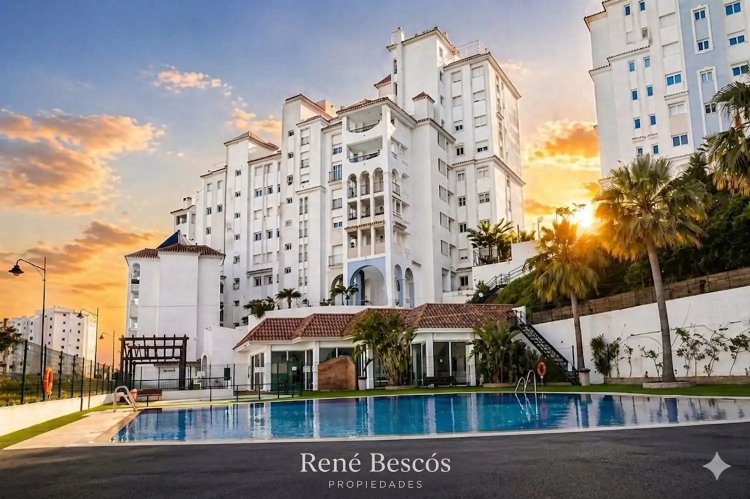 Apartament amb terrassa en venda a Reina Sofía