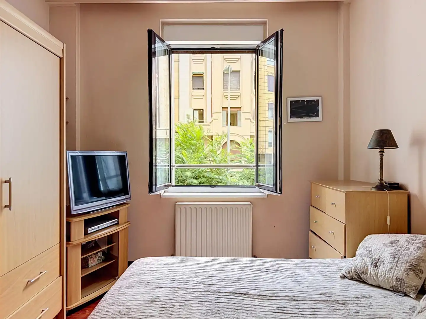 Habitación de Piso en venta en Donostia - San Sebastián  con Calefacción y Balcón