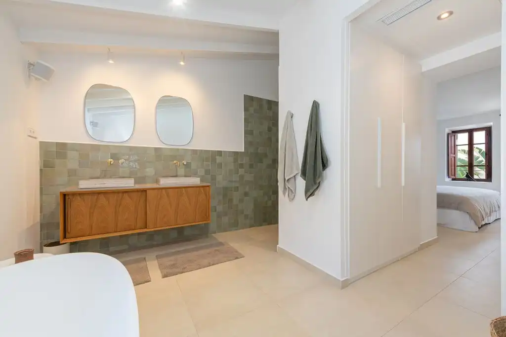 Bathroom of Country homes for sale in Alcúdia  with Air Conditioner and Terrace