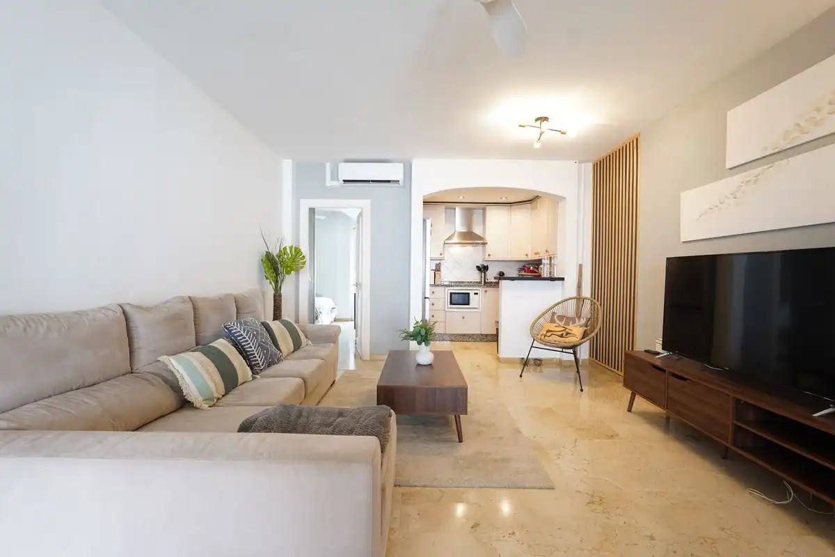 Sala d'estar de Apartament en venda en Estepona amb Calefacció, Jardí privat i Terrassa
