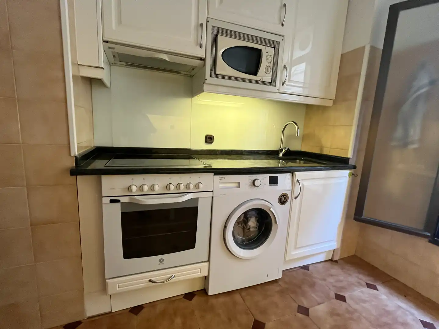 Cuina de Pis en venda en Donostia - San Sebastián  amb Calefacció, Parquet i Forn