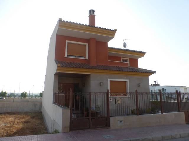 Casa-chalet en Venta en CL CARAVACA                                        en Ceutí