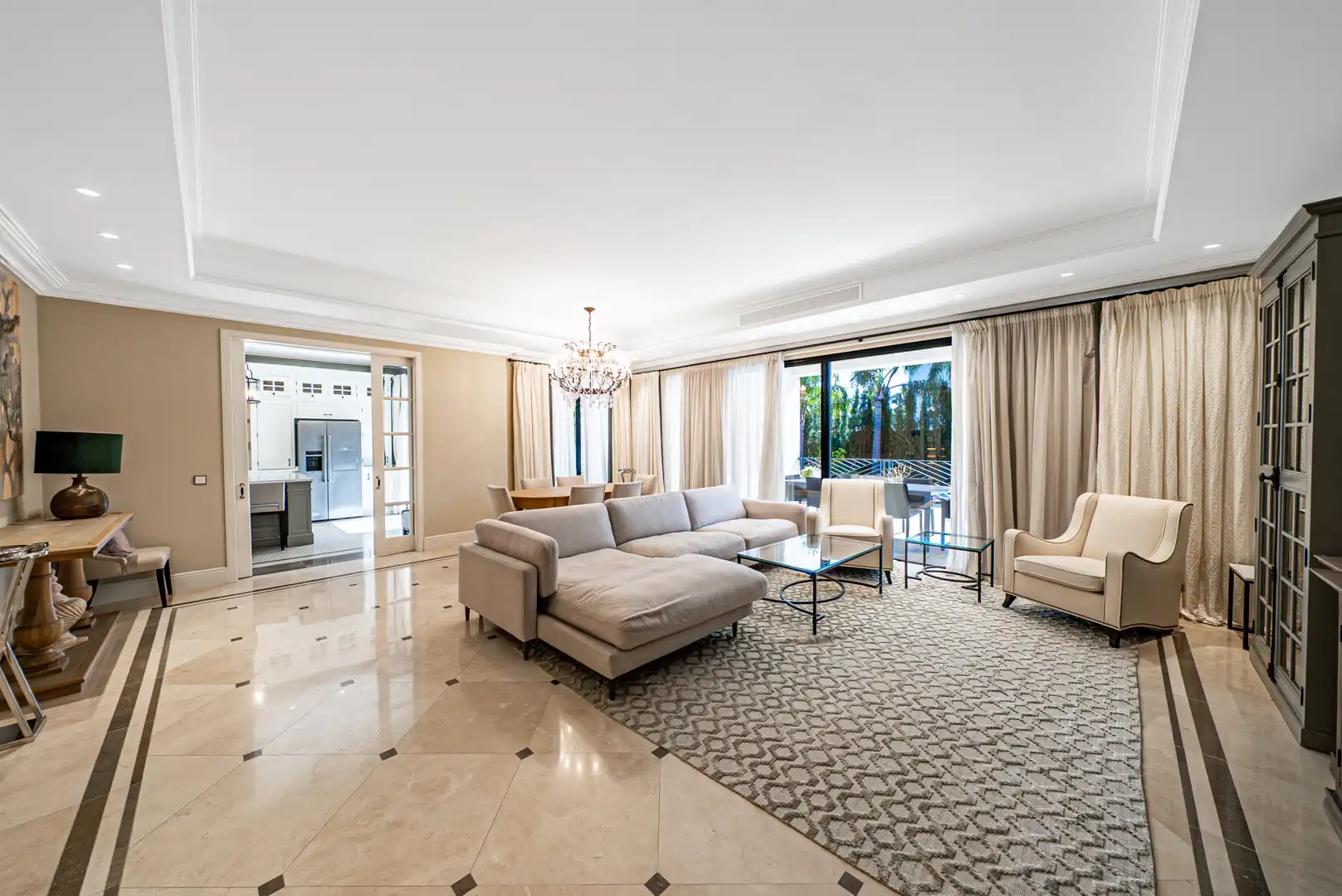 Sala d'estar de Casa o xalet en venda en Benahavís amb Aire condicionat, Jardí privat i Terrassa