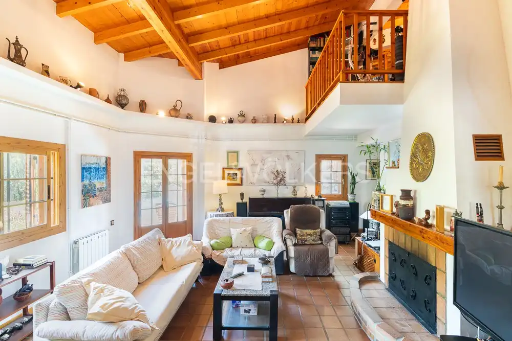 Sala de estar de Casa o chalet en venta en Requena con Aire acondicionado, Calefacción y Jardín privado
