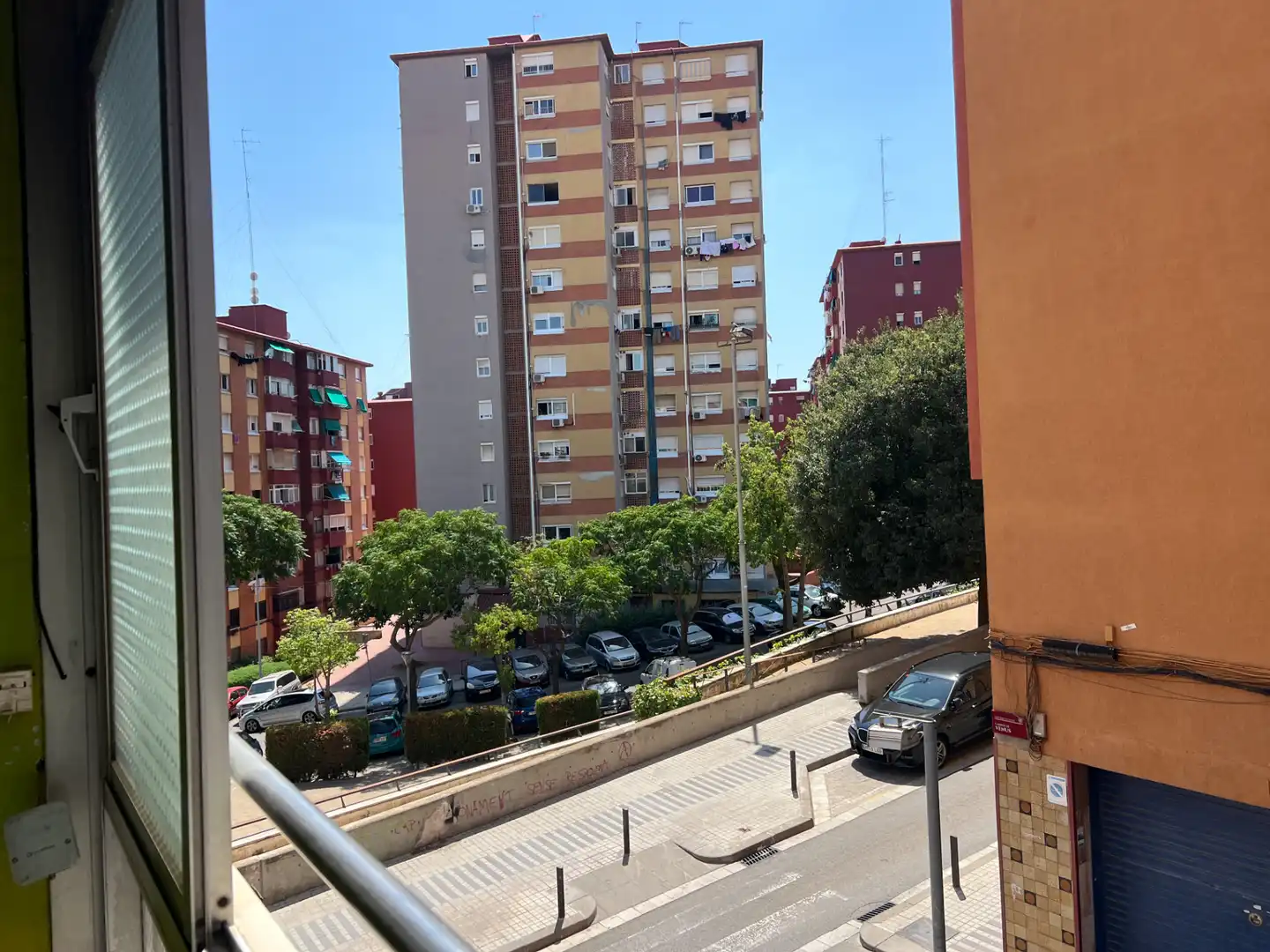 Vista exterior de Piso en venta en Badalona con Horno, Balcón y Alarma