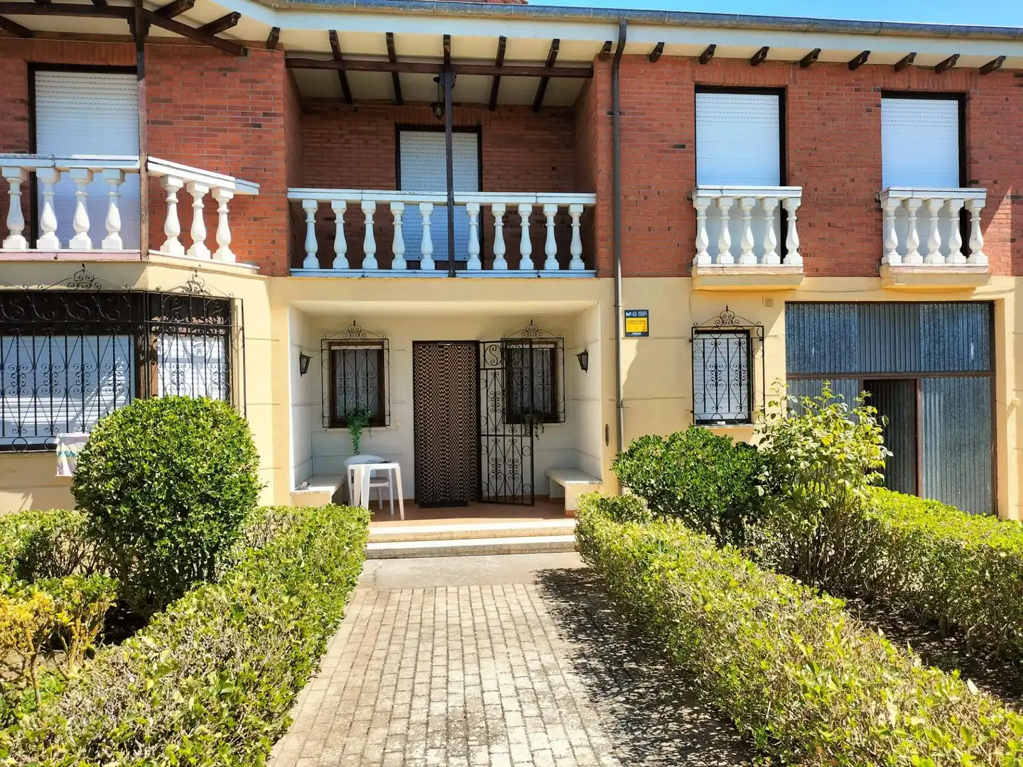 Vista exterior de Casa o xalet en venda en Melgar de Fernamental amb Calefacció, Jardí privat i Terrassa
