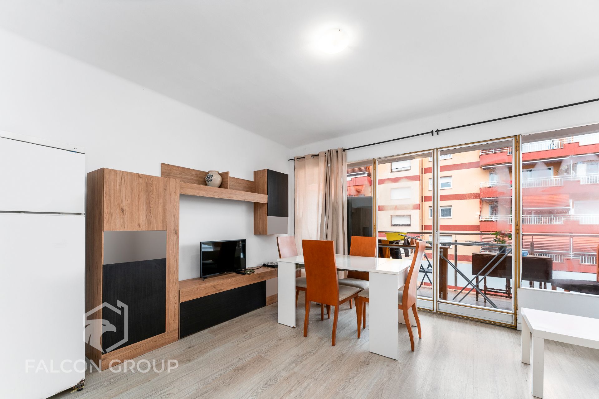 Living room of Flat for sale in Vilanova i la Geltrú  with Parquet flooring, Furnished and Balcony
