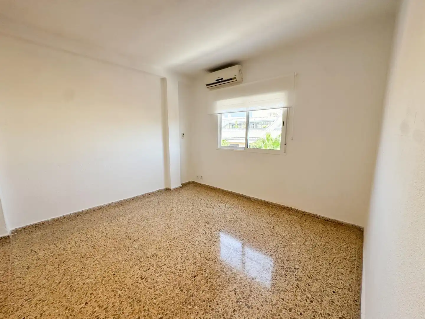 Habitación de Piso de alquiler en Catarroja con Aire acondicionado y Trastero