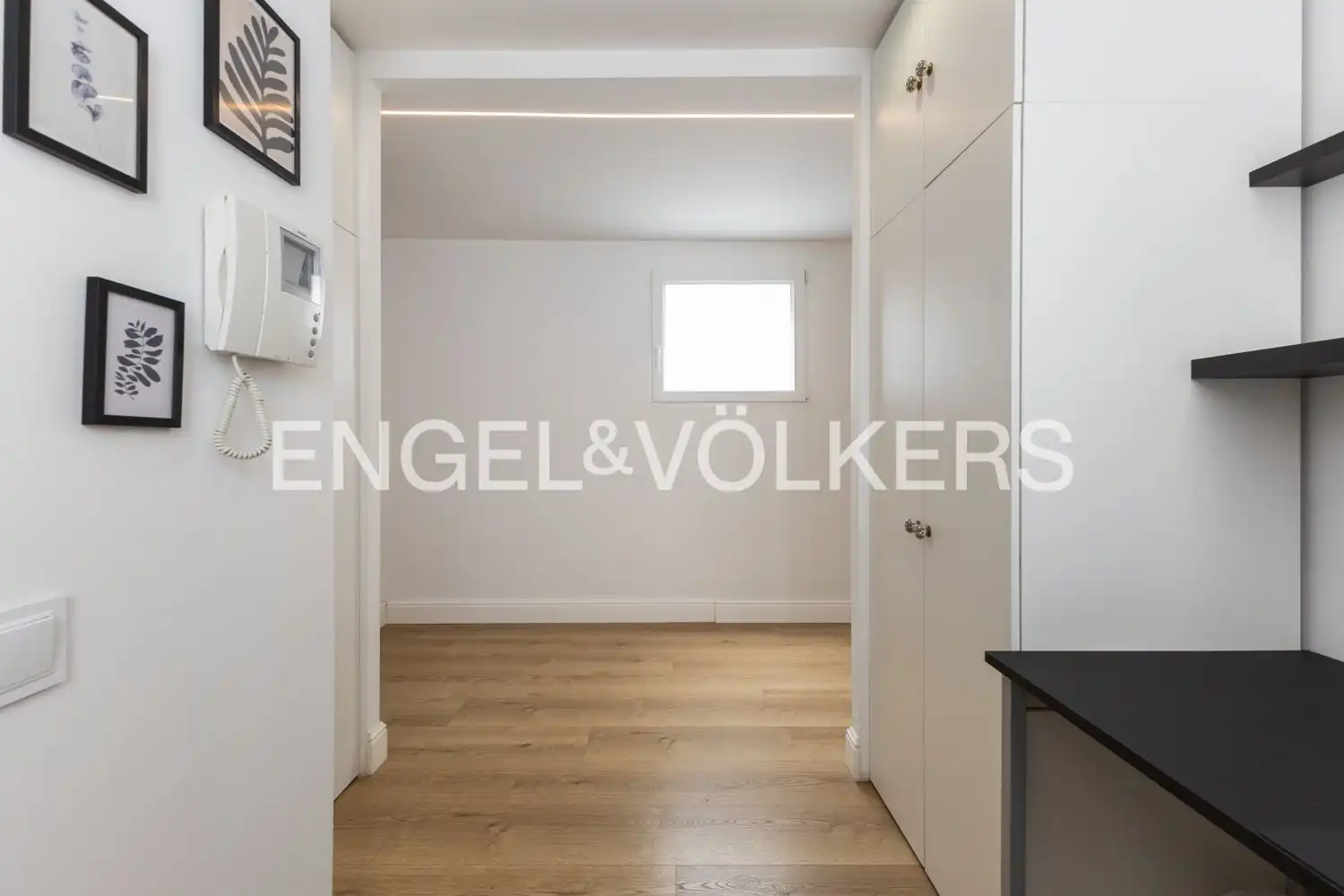 Flat for sale in Valencia  with Air Conditioner, Heating and Balcony