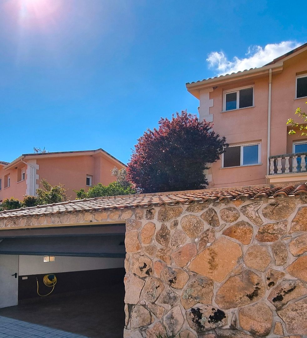 Exterior view of Single-family semi-detached for sale in Guadalix de la Sierra  with Private garden, Terrace and Oven