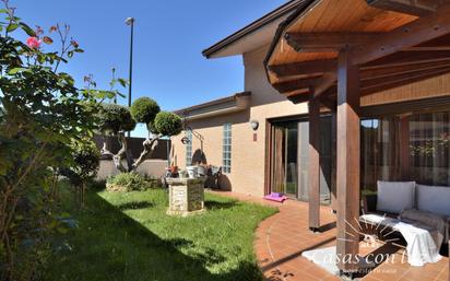 Jardí de Casa o xalet en venda en  Zaragoza Capital amb Aire condicionat, Calefacció i Jardí privat