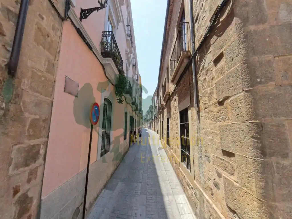 Immobles singulars en venda a Calle Luis Sergio Sanchez