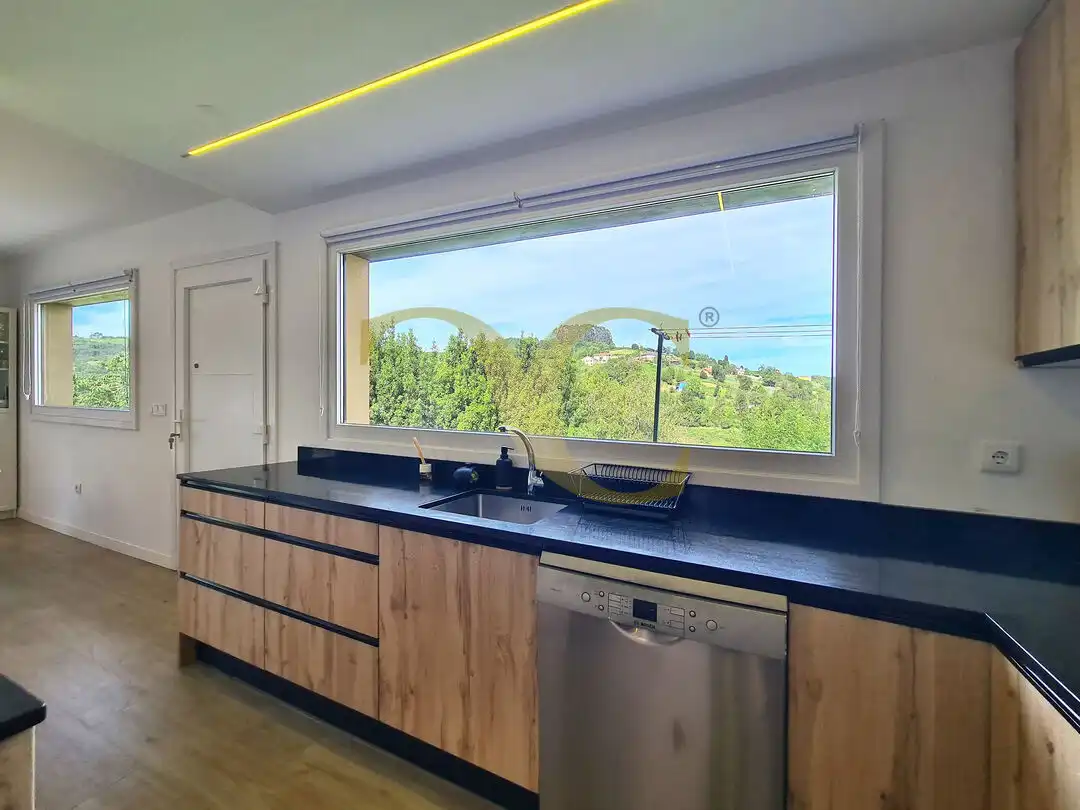 Cocina de Casa o chalet en venta en Gijón  con Calefacción, Jardín privado y Balcón