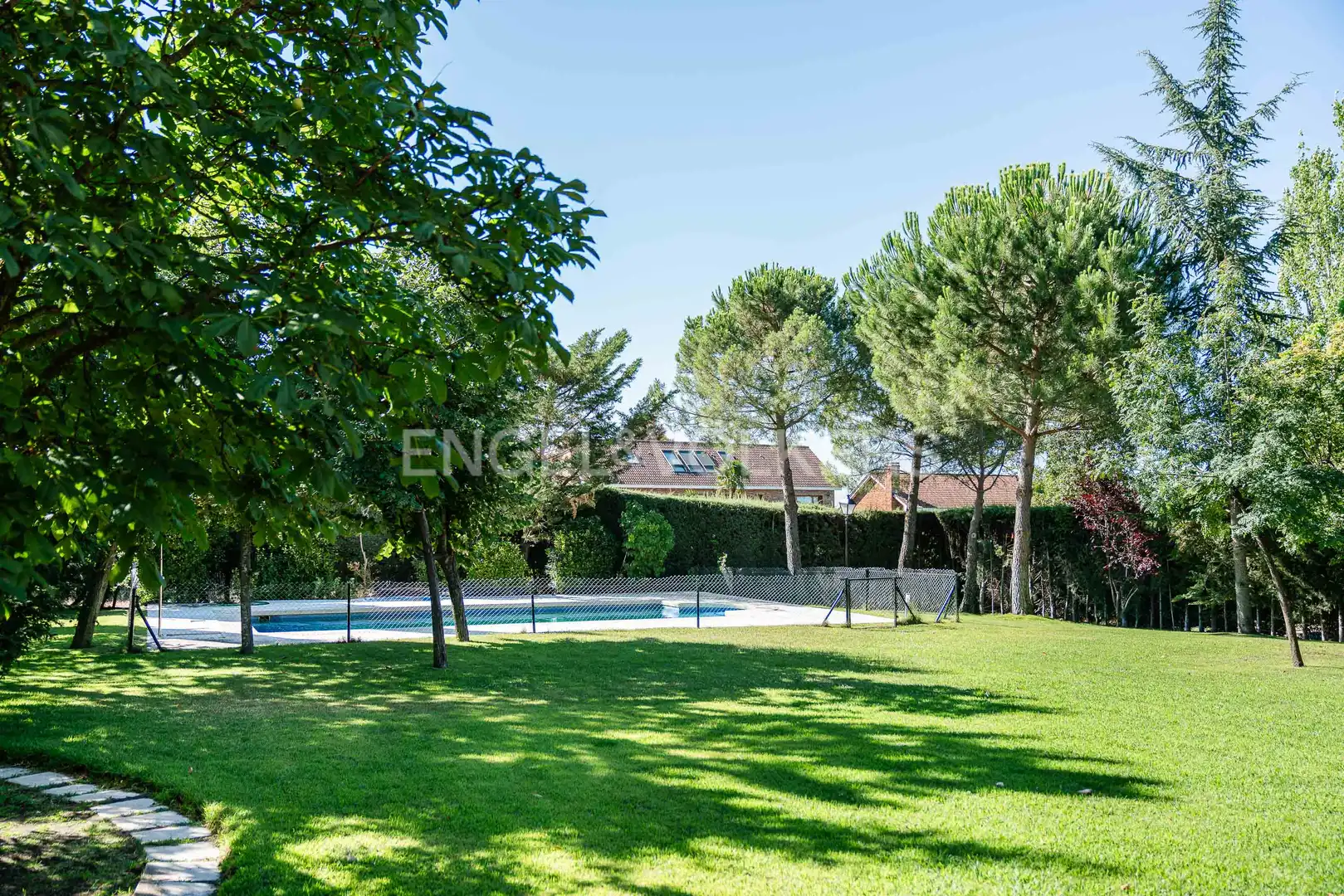 Piscina de Casa o xalet de lloguer en Pozuelo de Alarcón amb Aire condicionat, Calefacció i Jardí privat