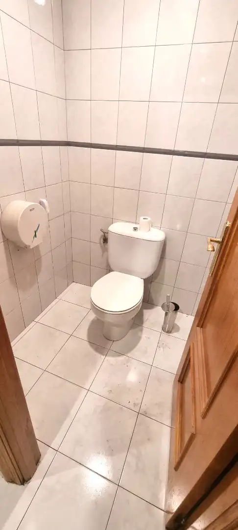 Badezimmer von Büro zum Verkauf in Bilbao  mit Klimaanlage, Heizung und Terrasse