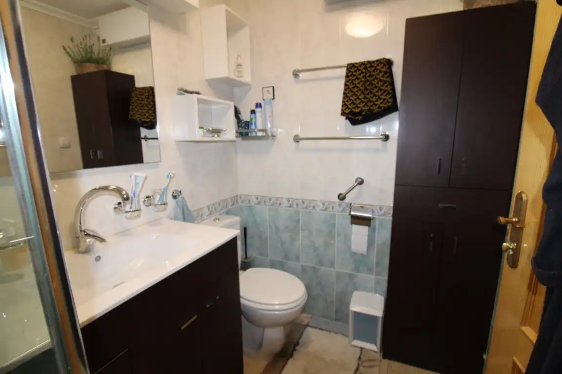 Bany de Apartament en venda en Orihuela amb Terrassa, Moblat i Piscina comunitària