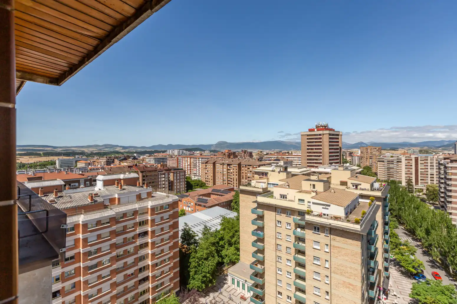 Vista exterior de Ático en venta en  Pamplona / Iruña con Parquet y Terraza