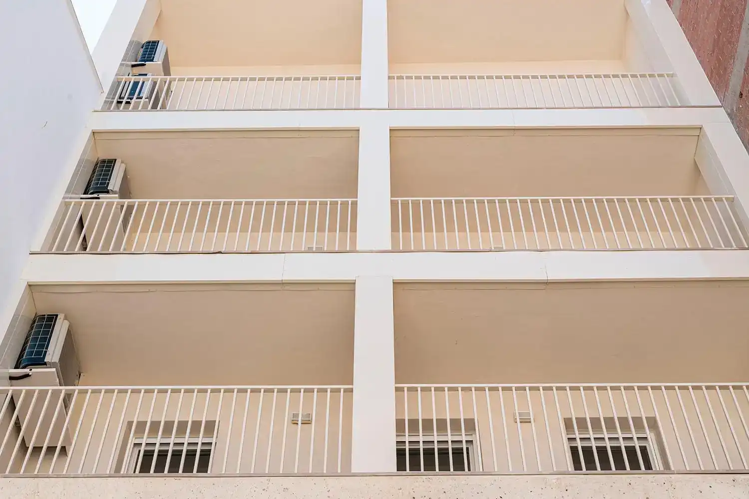 Außenansicht von Wohnung zur Miete in  Zaragoza Capital mit Klimaanlage und Balkon
