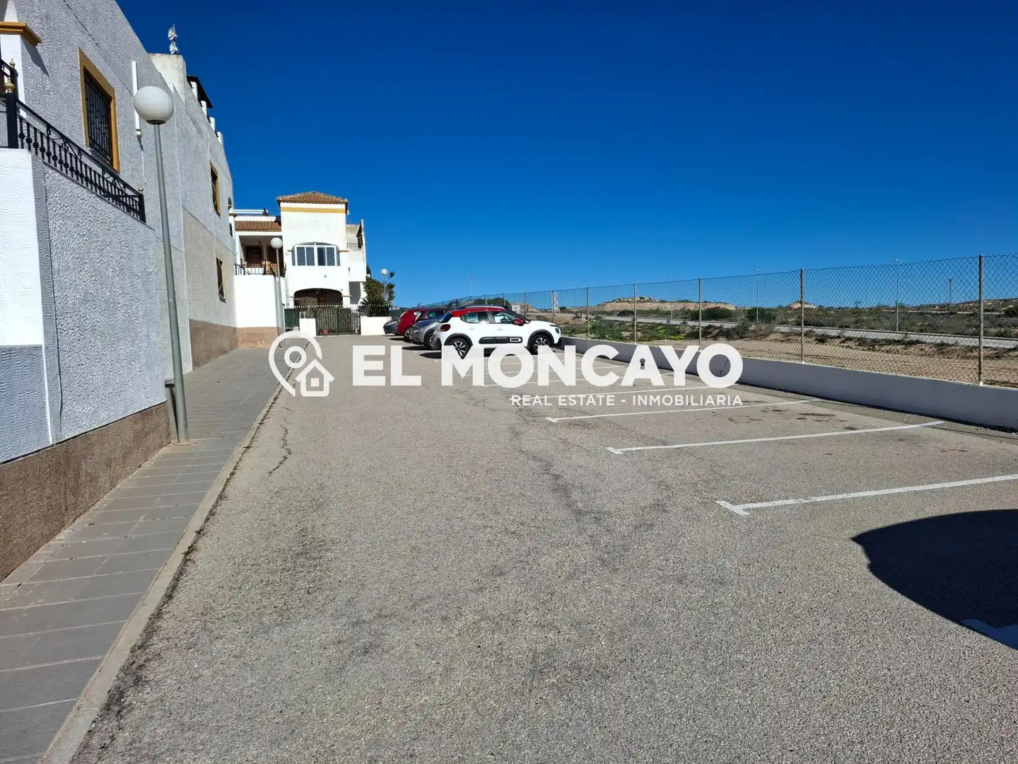 Aparcament de Casa o xalet en venda en Orihuela amb Aire condicionat, Calefacció i Jardí privat