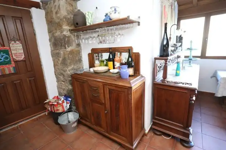 Menjador de Finca rústica en venda en Quirós amb Calefacció, Jardí privat i Terrassa